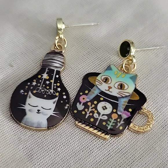 Mismatched Cats Handpainted Dangle Earrings - Picture 5 of 5